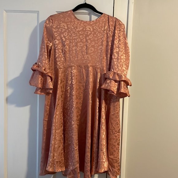 Queen Bee Maternity satin smock dress - Picture 2 of 3